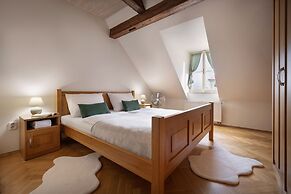 White Swan Boutique Apartments