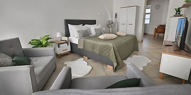 White Swan Boutique Apartments