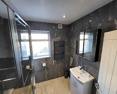 Top Luxury 2 bed Apartment - London