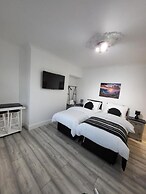 Top Luxury 2 bed Apartment - London