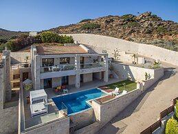 Omega House in Crete