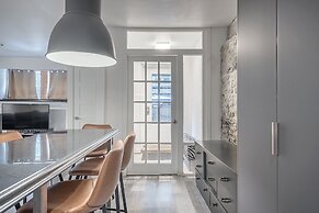 1BR APT in the HEART of Downtown