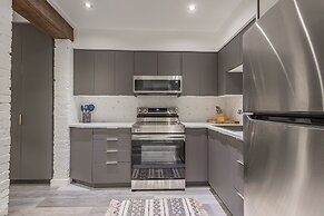 1BR APT in the HEART of Downtown