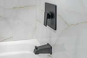 Beautiful 5BR in the HEART of Mile-End