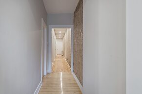 Beautiful 5BR in the HEART of Mile-End