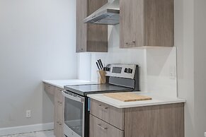 Beautiful 5BR in the HEART of Mile-End