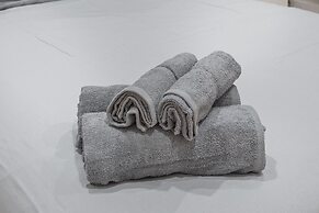 Beautiful 5BR in the HEART of Mile-End