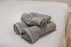 Beautiful 5BR in the HEART of Mile-End