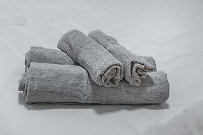 Beautiful 5BR in the HEART of Mile-End