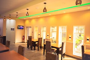 Beniks Courtyard Hotel