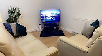 Inviting 2-bed Apartment in Wakefield Charming