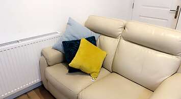 Inviting 2-bed Apartment in Wakefield Charming