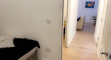 Inviting 2-bed Apartment in Wakefield Charming