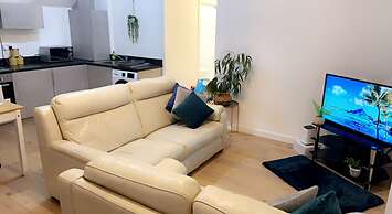 Inviting 2-bed Apartment in Wakefield Charming