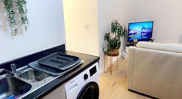 Inviting 2-bed Apartment in Wakefield Charming