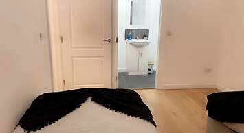 Inviting 2-bed Apartment in Wakefield Charming