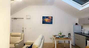 Inviting 2-bed Apartment in Wakefield Charming