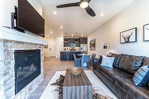 Clearwater Lofts #102, Building 2 by Summit County Mountain Retreats