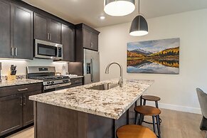 Clearwater Lofts #102, Building 2 by Summit County Mountain Retreats