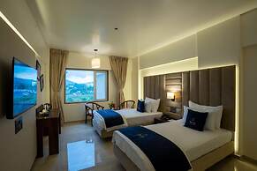 Mastiff Grand The Sia Palace Suites & Banquets, Khopoli (Nr. Imagica)