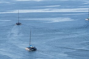Duplex With sea and Mountain Views, Casa do Castelo