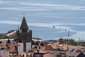 Duplex With sea and Mountain Views, Casa do Castelo