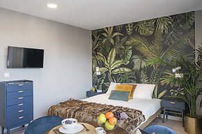 Cine Park Residence by An Island Apart