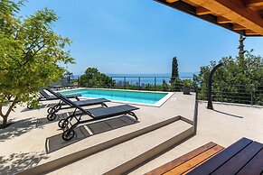 Pool And Garden Apartment Happy Sound