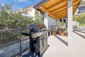 Pool And Garden Apartment Happy Sound