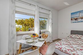 Pool And Garden Apartment Happy Sound