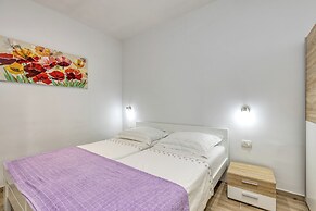 Pool And Garden Apartment Happy Sound