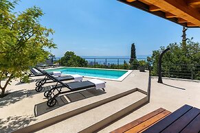 Pool And Garden Apartment Happy Sound
