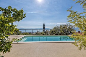 Pool And Garden Apartment Happy Sound