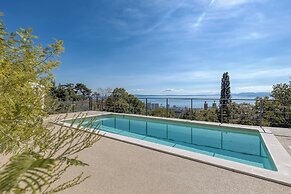 Pool And Garden Apartment Happy Sound