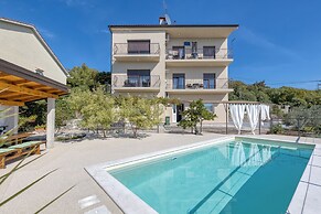 Pool And Garden Apartment Happy Sound