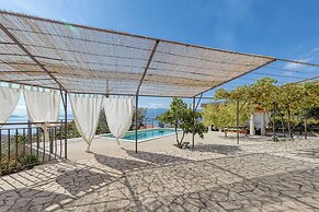 Pool And Garden Apartment Happy Sound