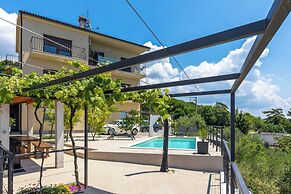 Pool And Garden Apartment Happy Sound