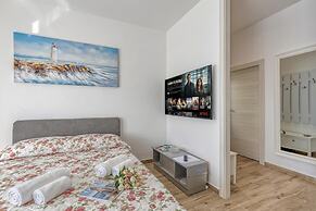Pool And Garden Apartment Happy Sound