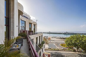 The Boats and Mountain Apartment
