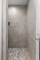 Pecan Farm Garden Haus 2 Bedroom Cottage by Redawning