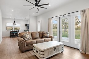 Pecan Farm Garden Haus 2 Bedroom Cottage by Redawning