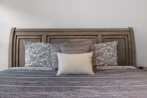 Pecan Farm Garden Haus 2 Bedroom Cottage by Redawning