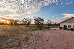 Pecan Farm Garden Haus 2 Bedroom Cottage by Redawning