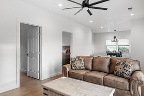 Pecan Farm Garden Haus 2 Bedroom Cottage by Redawning