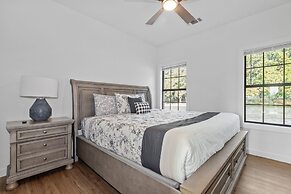 Pecan Farm Garden Haus 2 Bedroom Cottage by Redawning