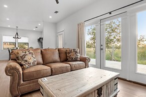 Pecan Farm Garden Haus 2 Bedroom Cottage by Redawning