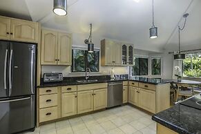 Hale Iolani 3 Bedroom Home by RedAwning