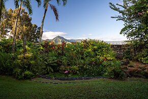Hale Iolani 3 Bedroom Home by RedAwning