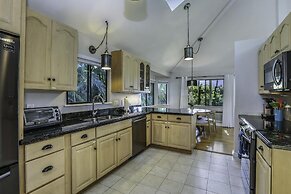 Hale Iolani 3 Bedroom Home by RedAwning