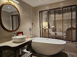 The creek boutique resort & spa